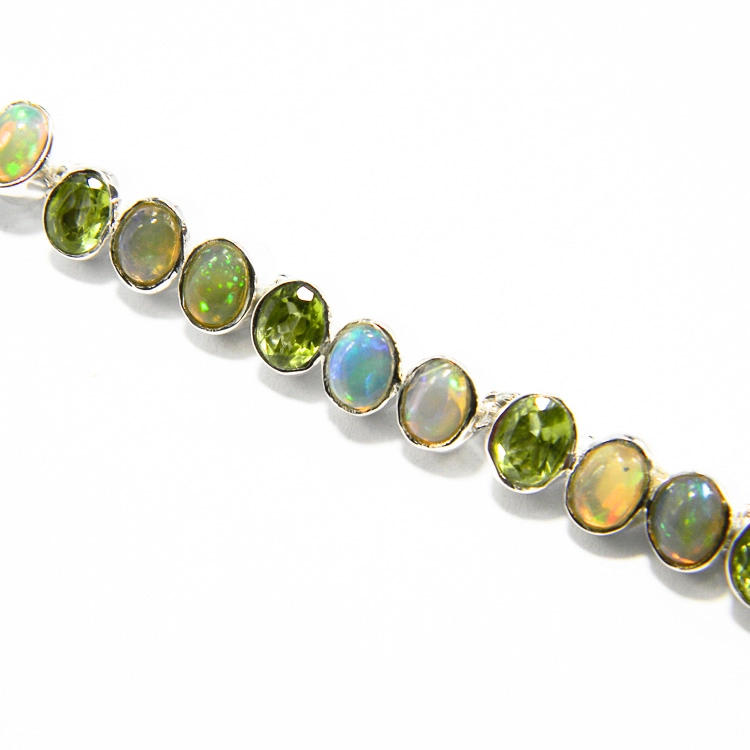 Bratara unicat din argint cu opal de Etiopia