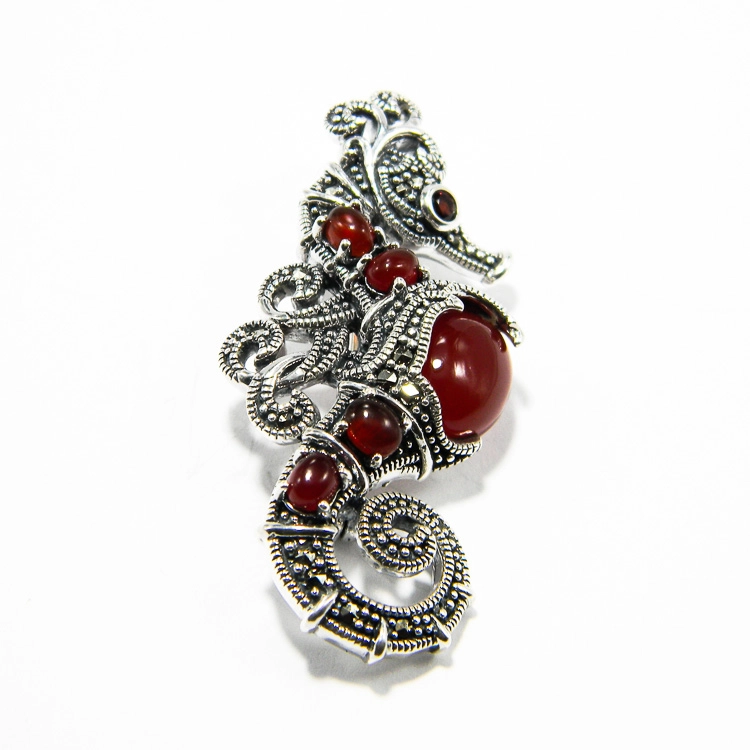 Brosa Calut de mare din argint cu carneol si marcasite