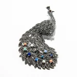 Brosa statemet Paun din argint cu marcasite