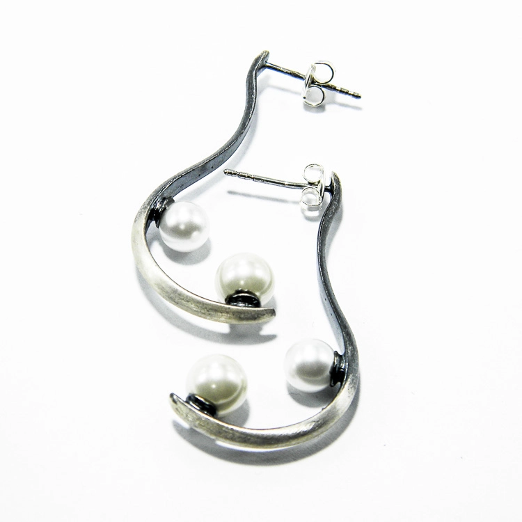 Cercei handmade din argint cu perle albe