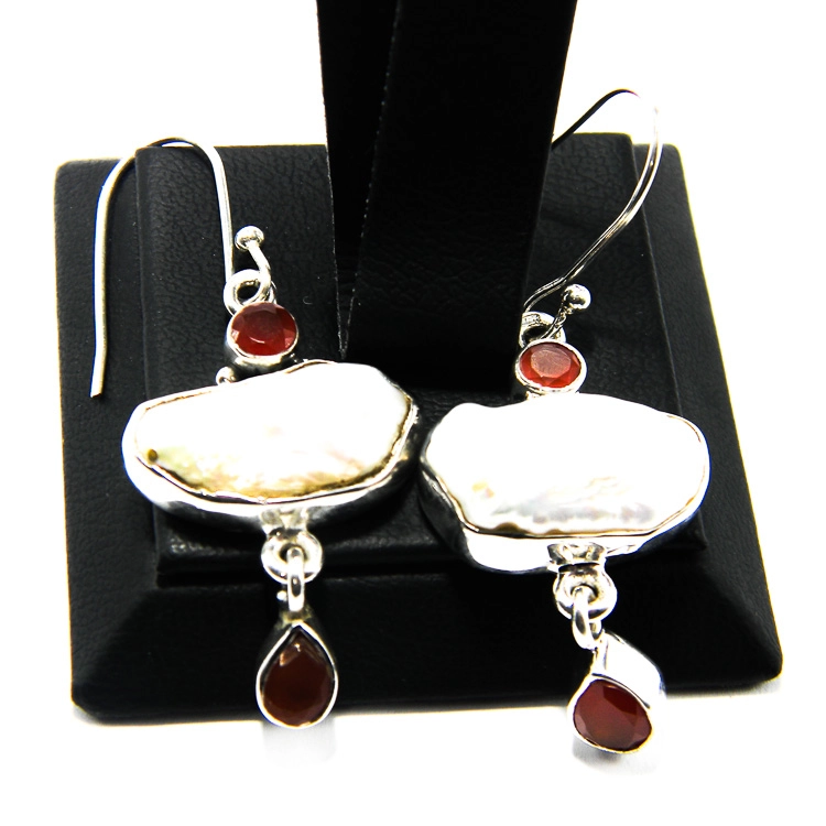 Cercei lungi din argint cu perle Baroc si carneol