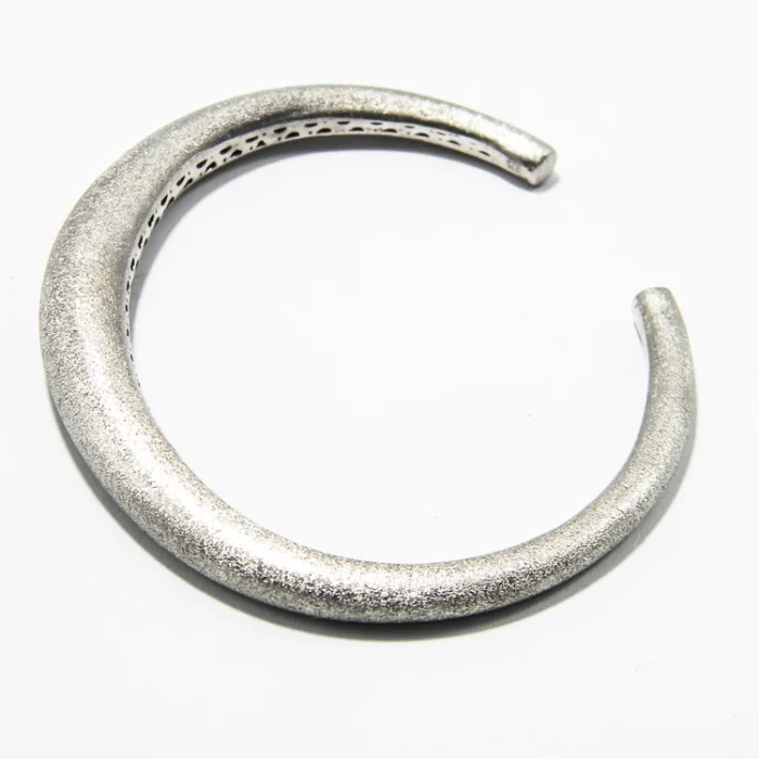 Brățară rigida din argint simplu, semideschisa