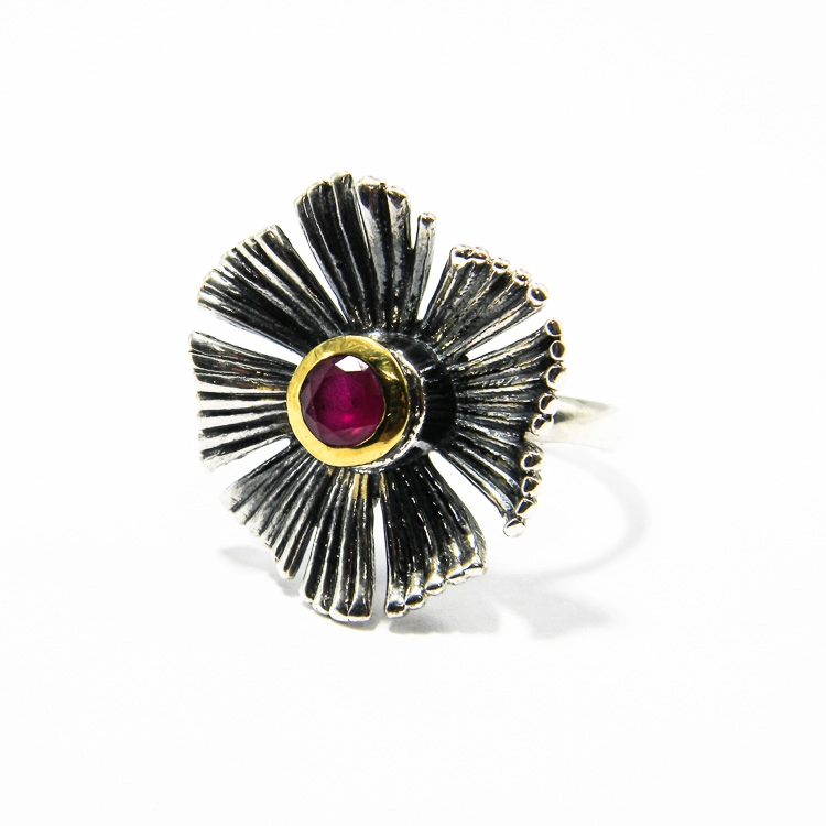 Inel Floare din argint cu rubin de sintaza
